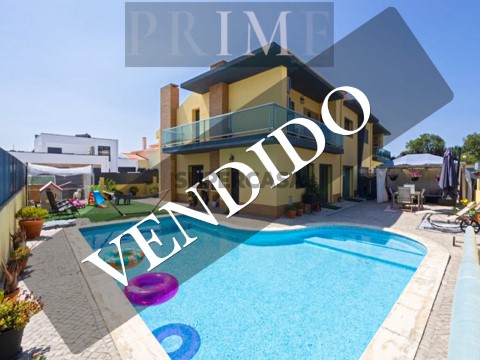 APARTAMENTO T2 ALMADA - SALA INVERTIDA-CHOILO VEND