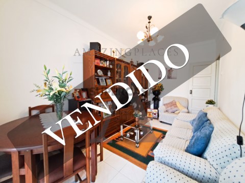 APARTAMENTO T2 ALMADA - SALA INVERTIDA VEND