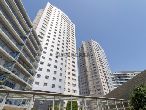 venda-apartamento-t1-terraço-twin-towers-Cluttons