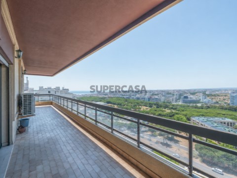 sem rede_Penthouse para venda_T4_Torres Restelo_Varanda_vistas_Cluttons