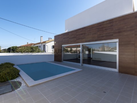 Moradia em Banda T6 em Carcavelos e Parede, Cascais