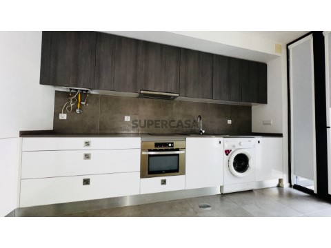 Apartamento na Rua Almirante Cândido dos Reis, Glória e Vera Cruz