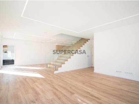 Moradia T4 em Santa Bárbara, Lourinhã