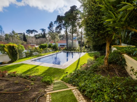 T3 com jardim, piscina e garagem no centro de Cascais