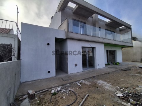 moradia-isolada-brejos-azeitao-2-pisos (25)
