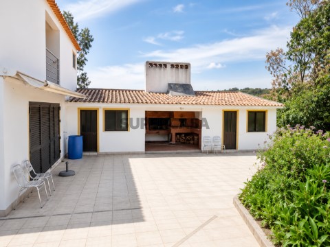 Moradia T5 com Grande Terreno e Excelente Espaço Exterior em Vila Verde - Figueira da Foz