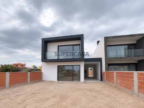 Frente_moradia_Silveira