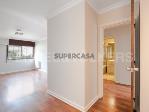 T2 em Condominio Privado com Jardim e Piscina - Sala