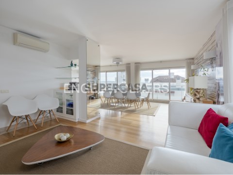 T4 Triplex com garagem e vista rio no Dafundo/Alto Sta Catarina