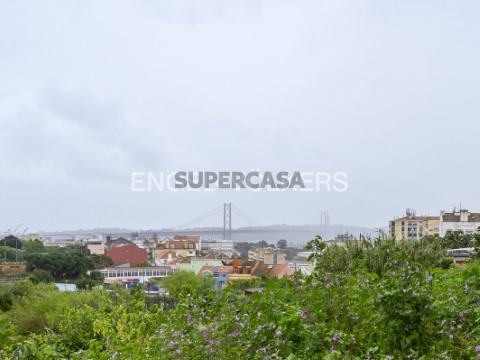 Terreno, com vista para o Tejo, junto ao Palácio Nacional da Ajuda