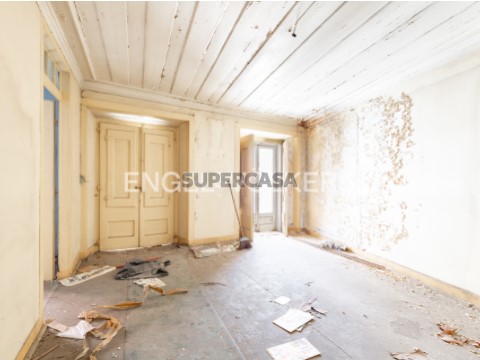 Construa um Refúgio de Elegância e História no Coração de Alfama