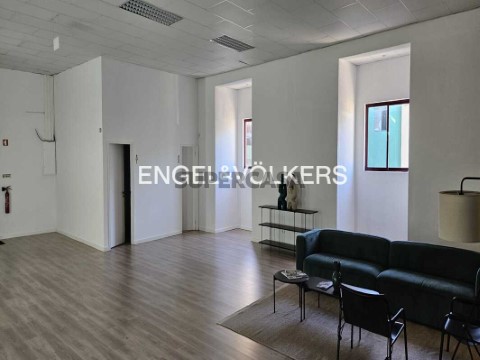 Escritório com 692m2 na Amadora