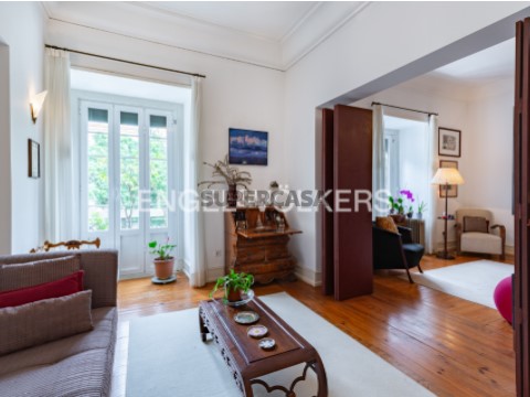 Elegante Apartamento T5 no Areeiro