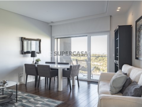 Sofisticado T2 com Vista Mar na Charneca de Caparica