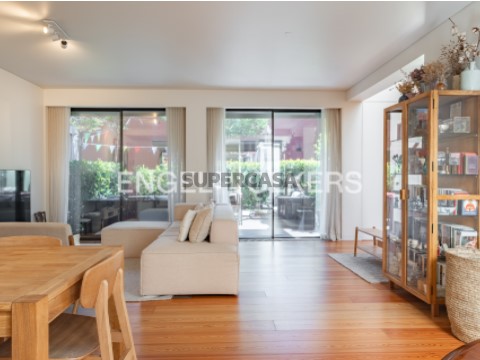 Moradia T4 em prestigiado condominio privado
