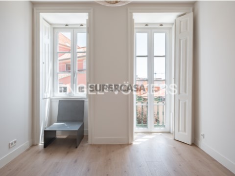 T2 com terraço em Alcântara