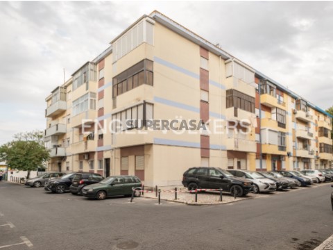 T2 amplo e remodelado | Localização Privilegiada na Verderena, Barreiro