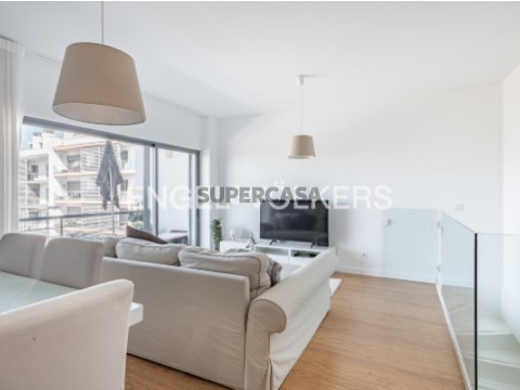 Duplex T3 com Acabamentos de Excelência na Charneca de Caparica