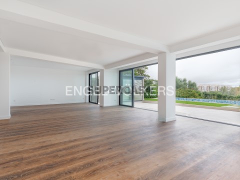 Moradia T7 com piscina em Setúbal