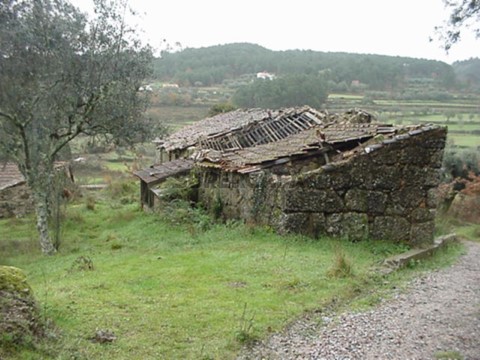 Ruine 2 Chambres au Covas e Vila Nova de Oliveirinha, Tábua