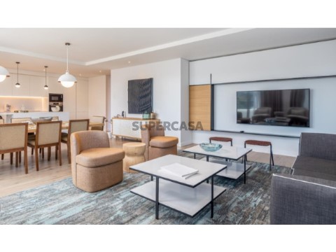 Apartamento T3 na Rua da Junqueira, Alcântara