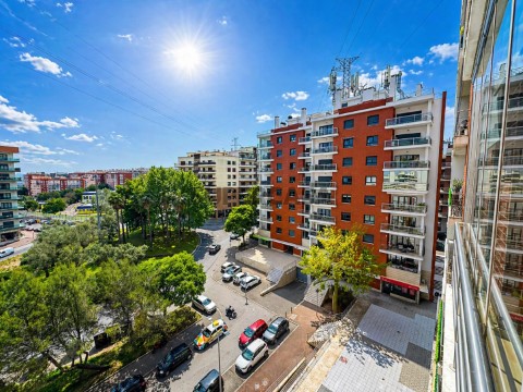 Apartamento T3 em Praça de Portugal, Odivelas