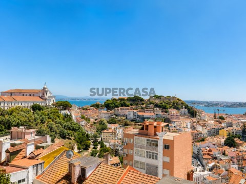 Apartamento T3 com 2 Suítes na Graça | O Charme da Lisboa Histórica com o Conforto da Vida Contemporânea