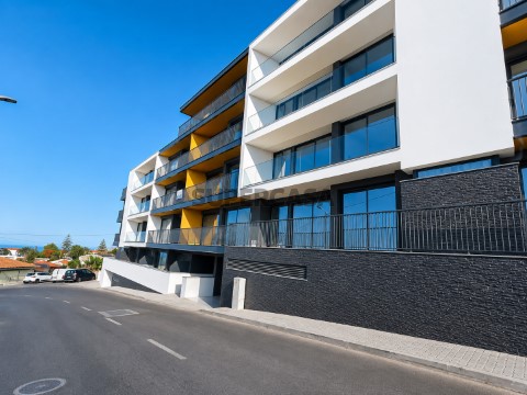 Apartamento T2 em Estrada Comandante Camacho Freitas, Santo António