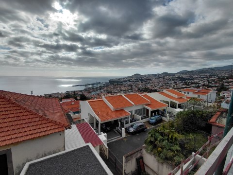 Apartamento T2 na Rua Visconde Cacongo, Santa Maria Maior