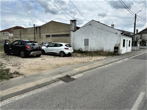 Terreno na Rua Padre Acúrcio Correia, Sangalhos