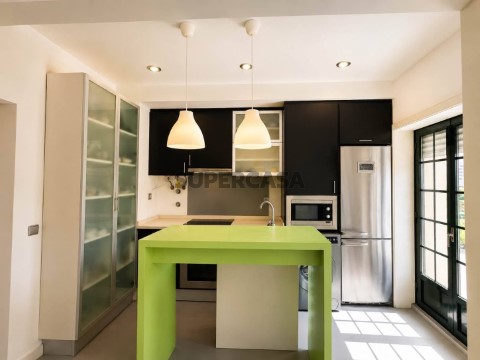 Apartamento T2 na Rua de Angola, Glória e Vera Cruz