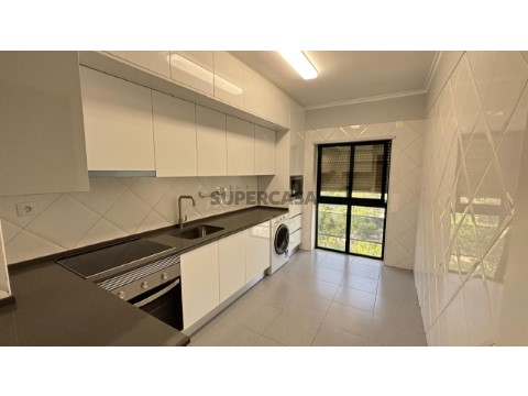 Apartamento T2 na Rua Alfredo Cunha, Caparica e Trafaria