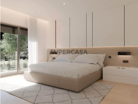 Moradia T4 em Meia Via, Torres Novas