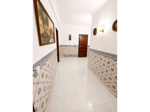 Hall [1785151141-1]