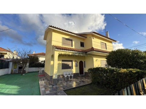 Moradia T4 em Charneca de Caparica e Sobreda, Almada