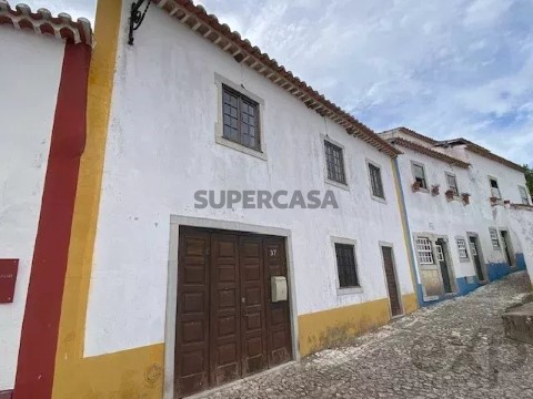 Moradia T4 em Santa Maria, São Pedro e Sobral da Lagoa, Óbidos