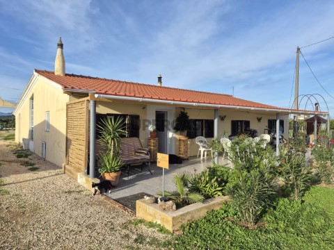 Moradia T4 em Porches, Lagoa