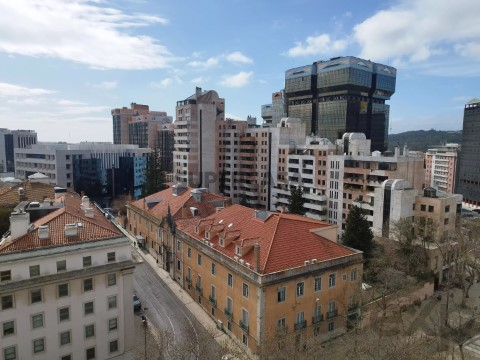 Apartamento T4 em Campolide, Lisboa