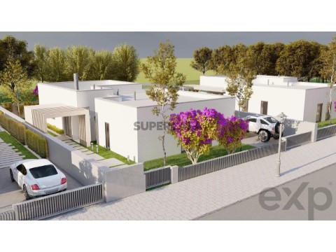 Moradia T3 em Santa Maria, São Pedro e Sobral da Lagoa, Óbidos