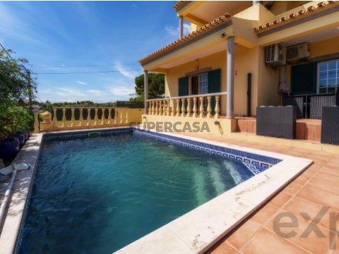 Haus 4 Zimmer auf Moncarapacho, Olhão