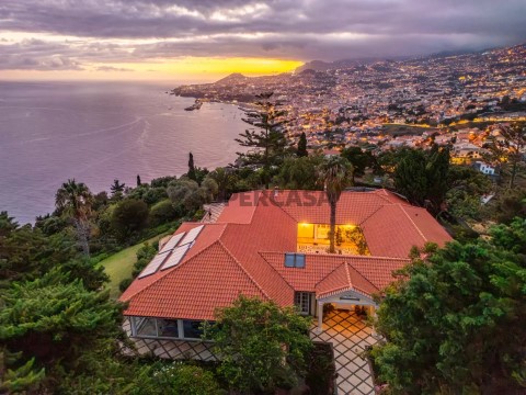 Moradia T5 em São Gonçalo, Funchal