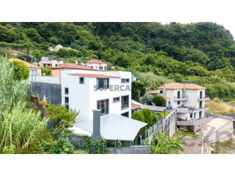 Moradia T4 em Ponta Delgada, São Vicente