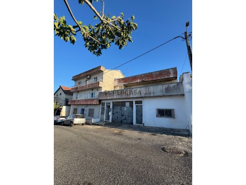 Gebäude auf Camarate, Unhos e Apelação, Loures