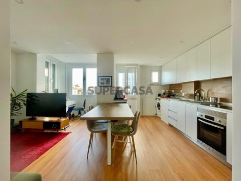 Apartamento T2 em Águas Livres, Amadora