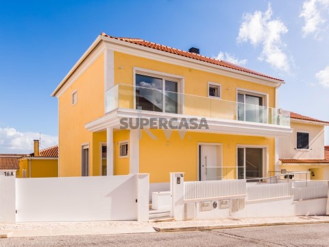Moradia T4 em Pontinha e Famões, Odivelas