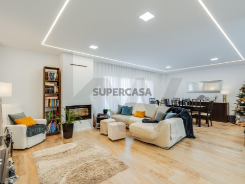 Moradia T4 em Rio de Mouro, Sintra