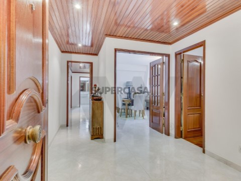 Apartamento T3 em Carnide, Lisboa
