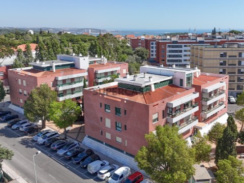 Apartamento T2 em Carnaxide e Queijas, Oeiras