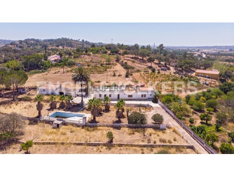 quinta-com-possibilidade-de-construção-em-alcantarilha