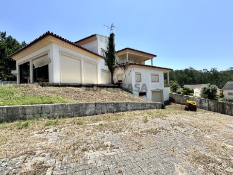 Moradia Isolada T4 Triplex em Pombal, Pombal